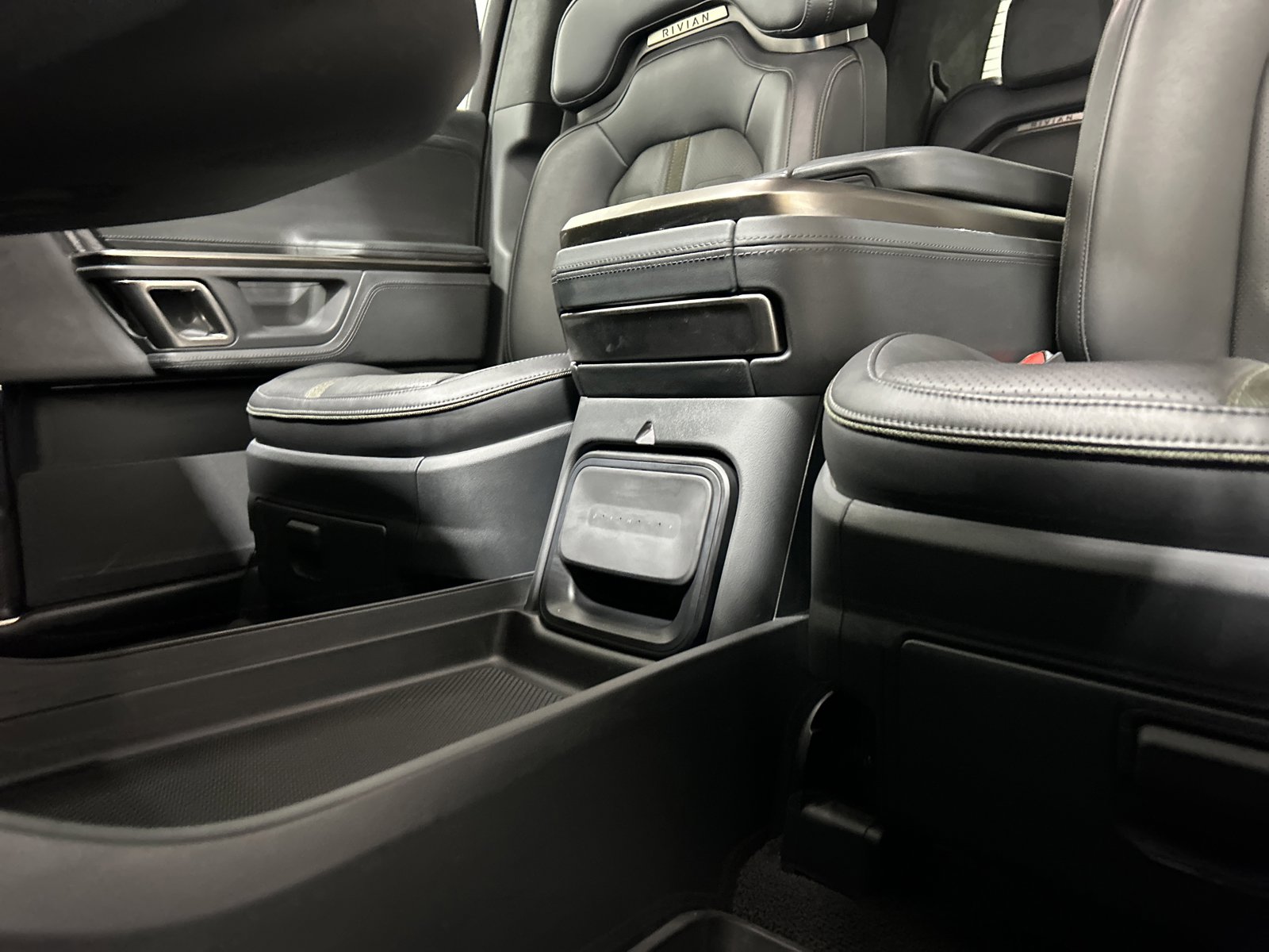 Used 2022 Rivian R1T Adventure image 31