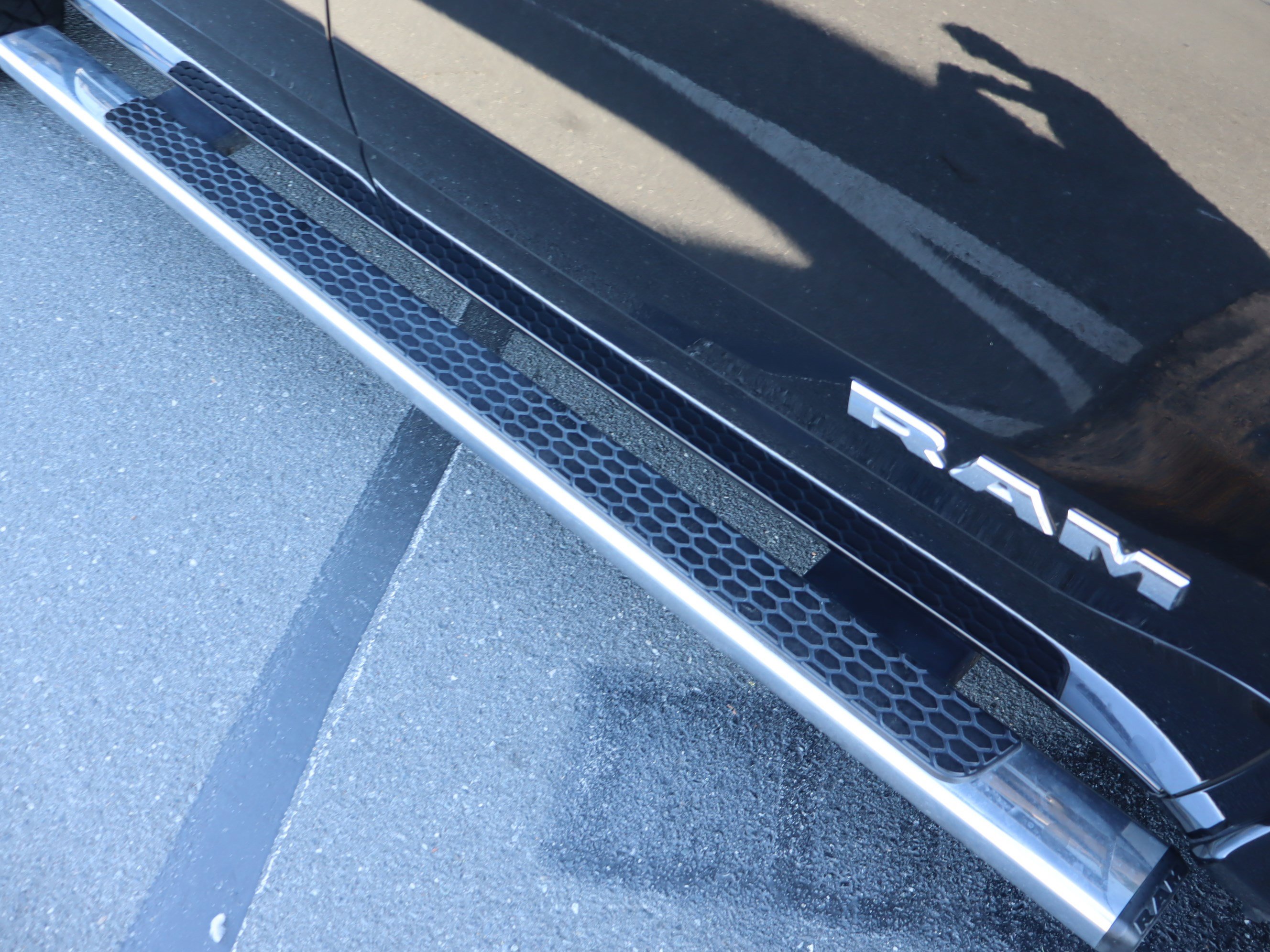 Used 2020 RAM 1500 Laramie AWD/4WD image 12