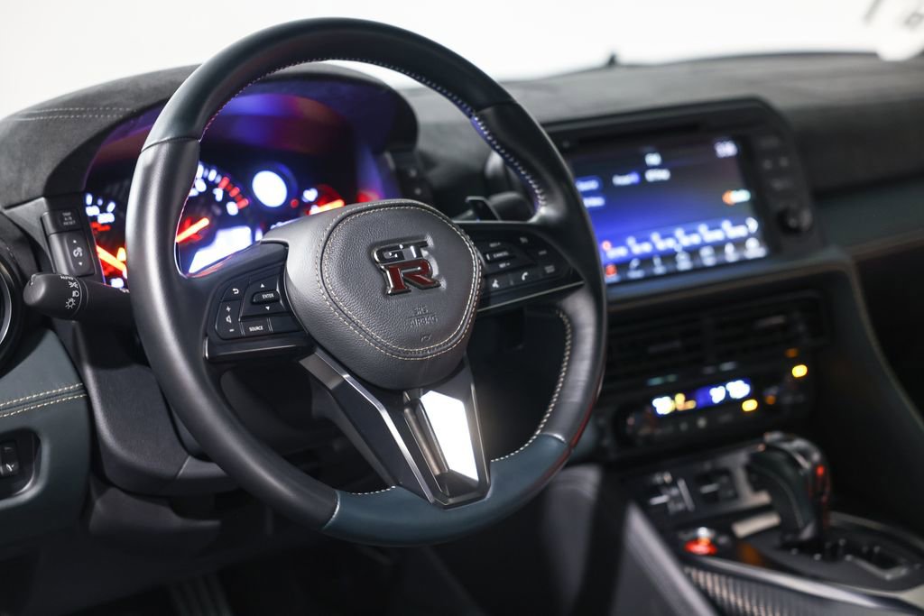 Used 2021 Nissan GT-R Premium image 31