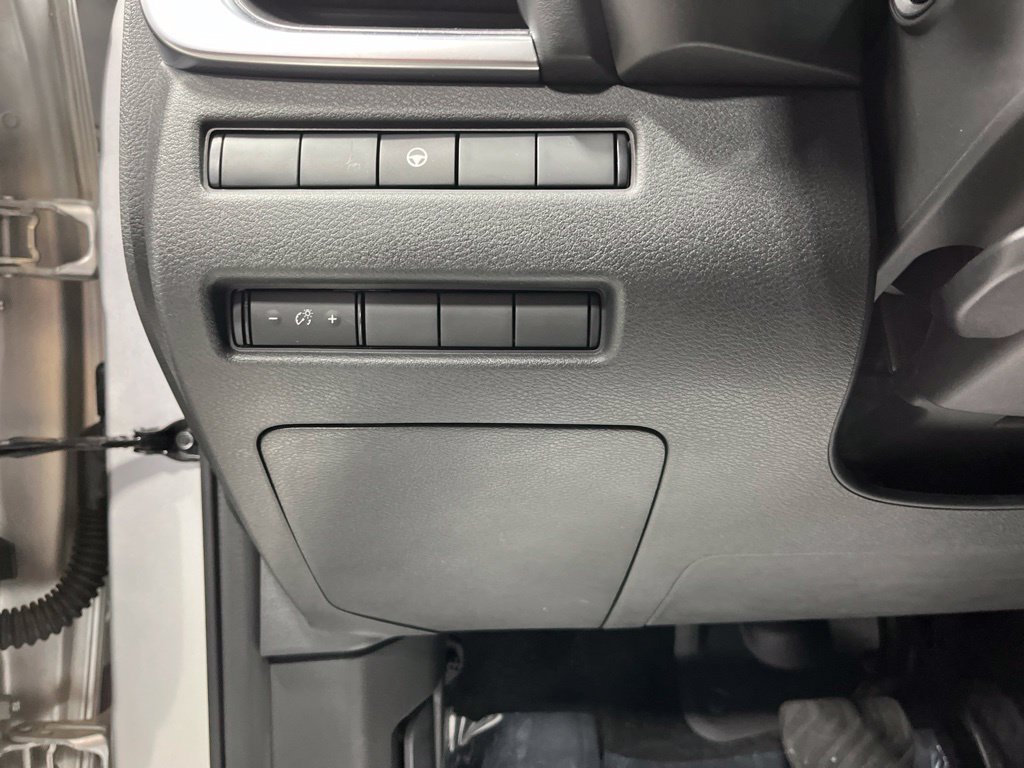 Used 2023 Nissan Rogue SV AWD/4WD image 16