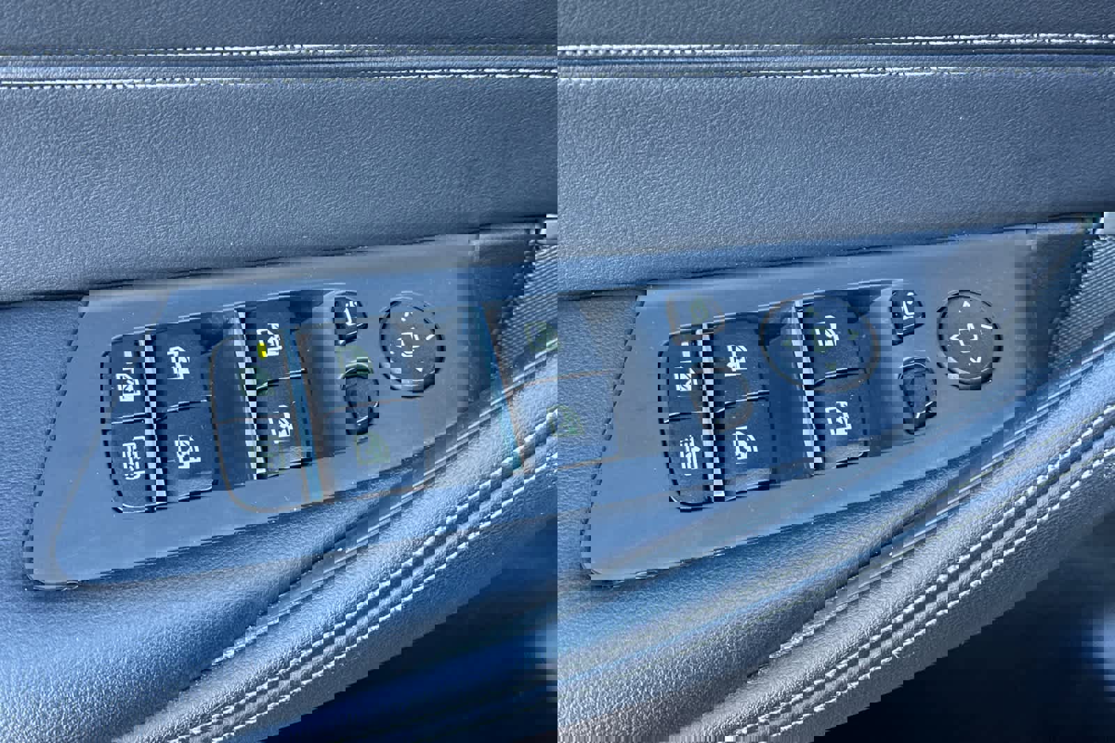 Used 2021 BMW 540i w/ Executive Package image 13