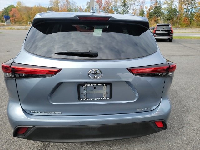 Used 2020 Toyota Highlander XLE image 3