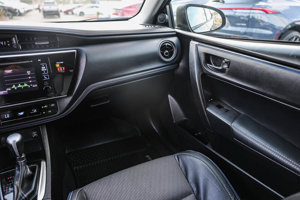 Certified 2019 Toyota Corolla SE FWD image 5