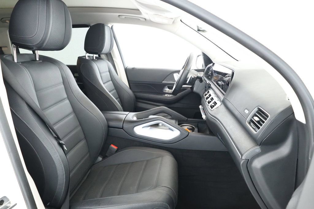Used 2023 Mercedes-Benz GLS 580 4MATIC image 23