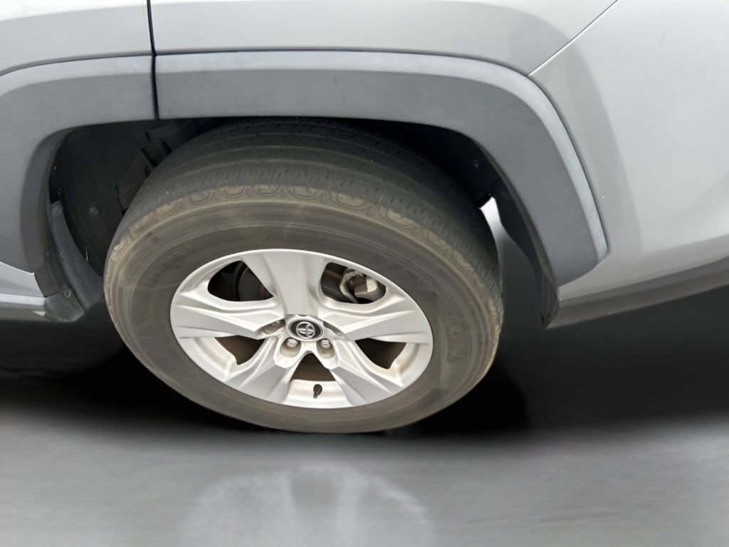 Used 2021 Toyota RAV4 XLE image 16