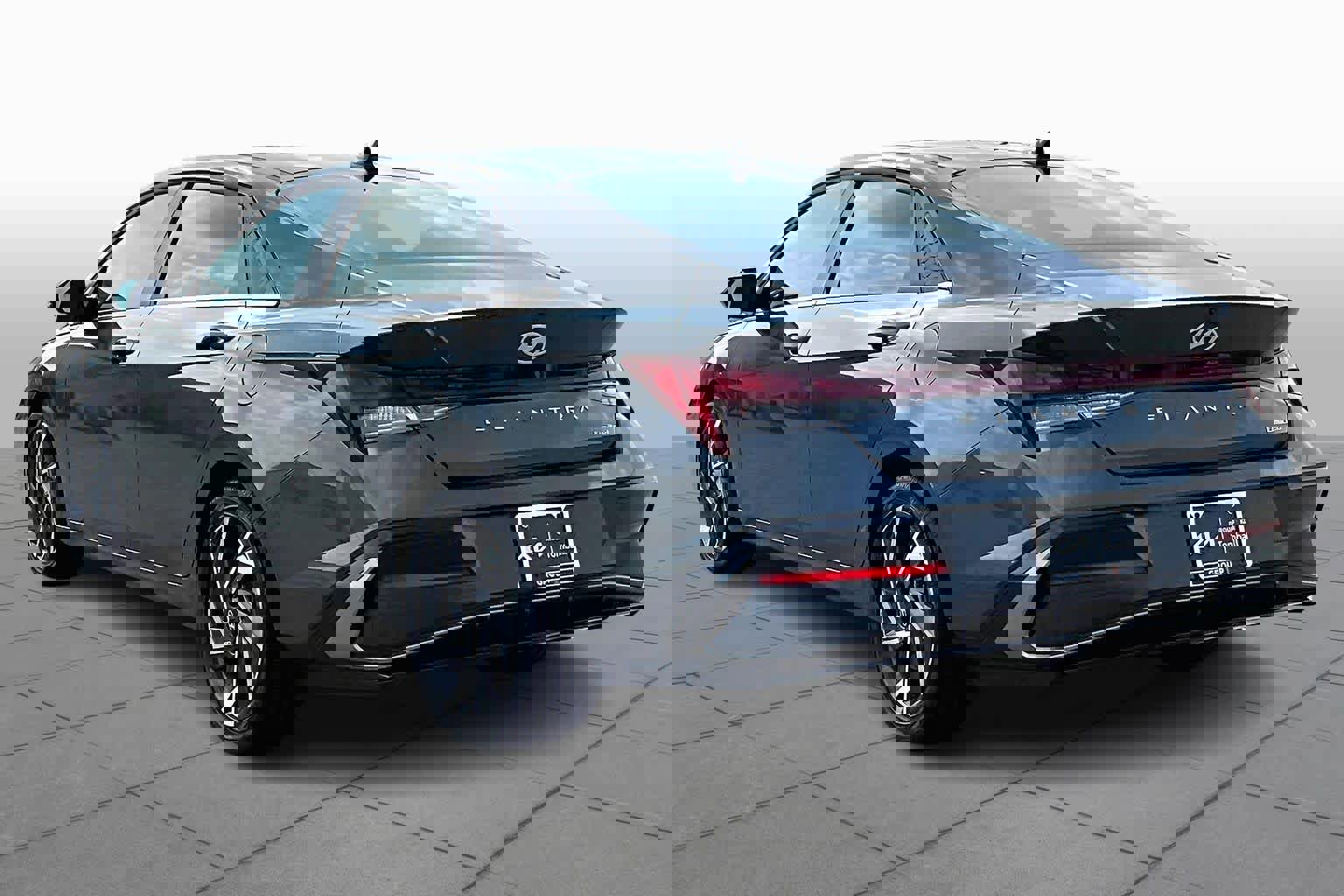 Used 2025 Hyundai Elantra Limited image 11