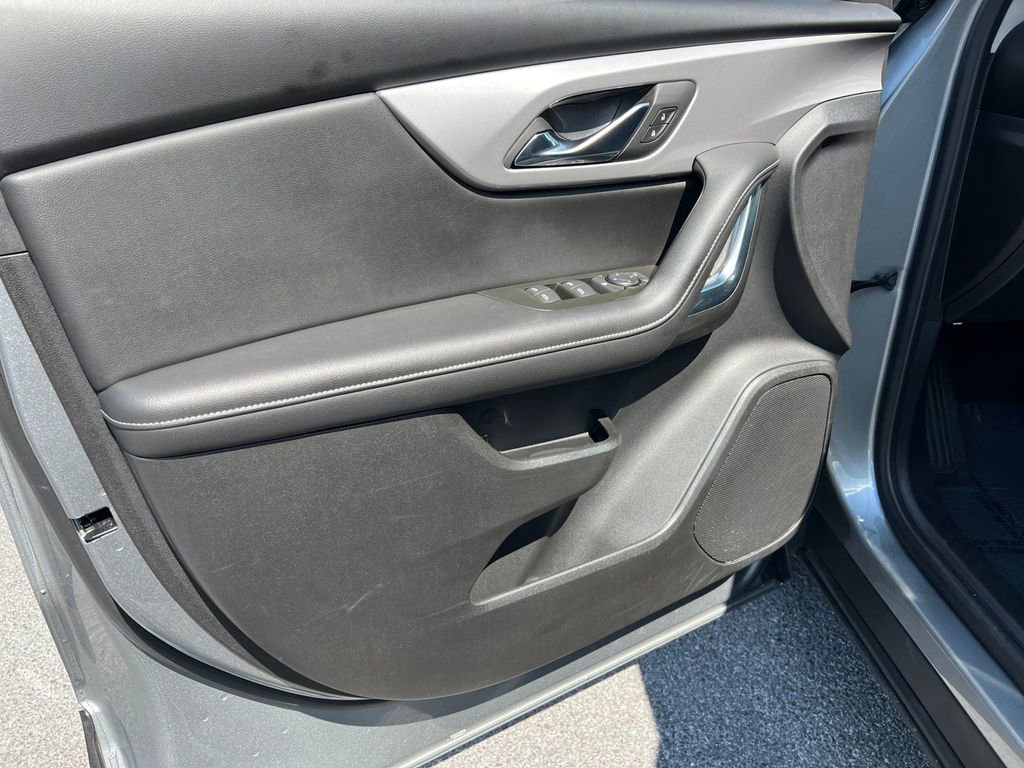 Used 2025 Chevrolet Blazer LT image 15