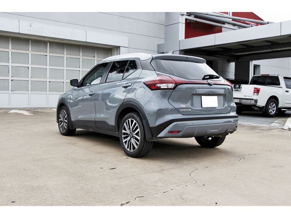 Used 2024 Nissan Kicks SV image 3