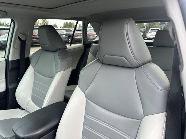 Used 2021 Toyota RAV4 XLE Premium image 12