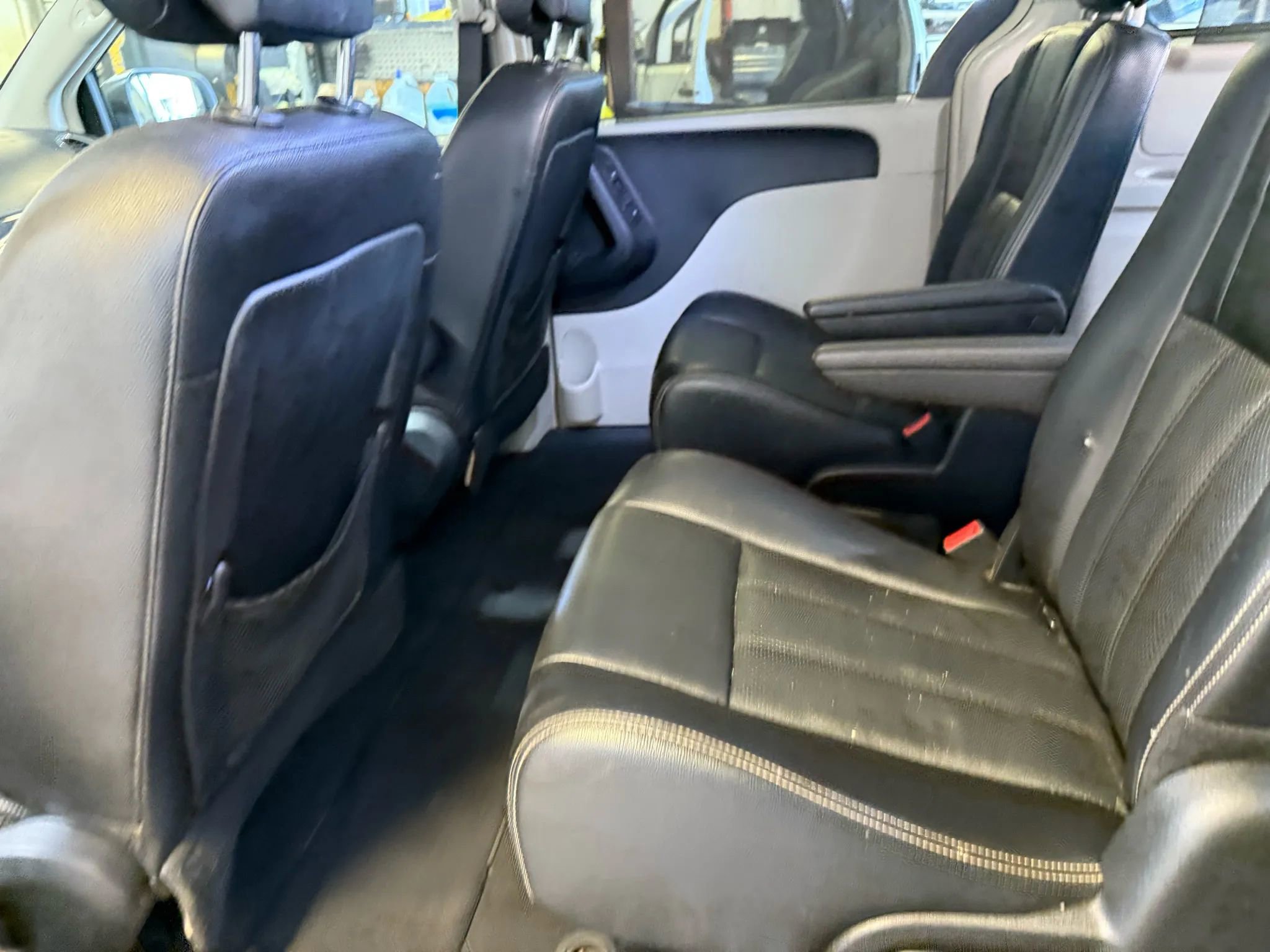 Used 2014 Chrysler Town & Country Touring-L w/ Driver Convenience Group image 31