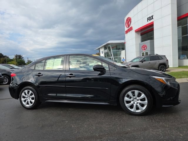 Used 2024 Toyota Corolla LE FWD image 1
