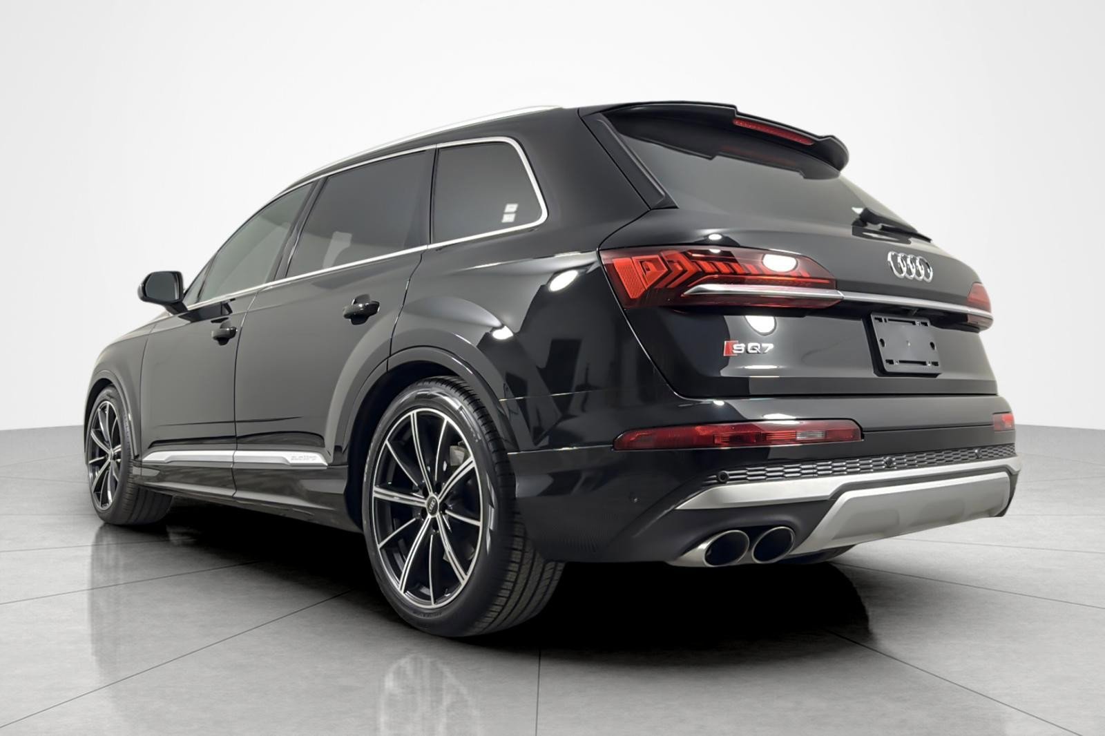 Used 2022 Audi SQ7 Premium Plus w/ SQ7 Executive Package image 3