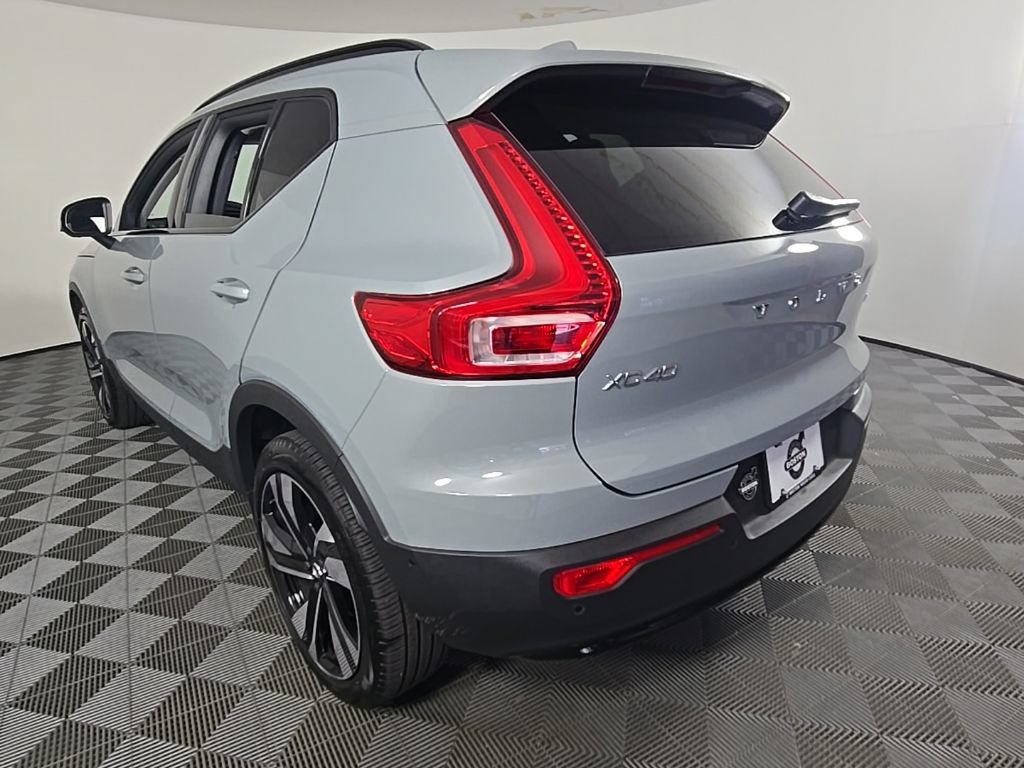 Certified 2025 Volvo XC40 B5 Plus AWD/4WD image 12