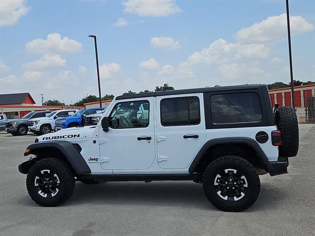 Used 2025 Jeep Wrangler Unlimited Rubicon AWD/4WD image 2