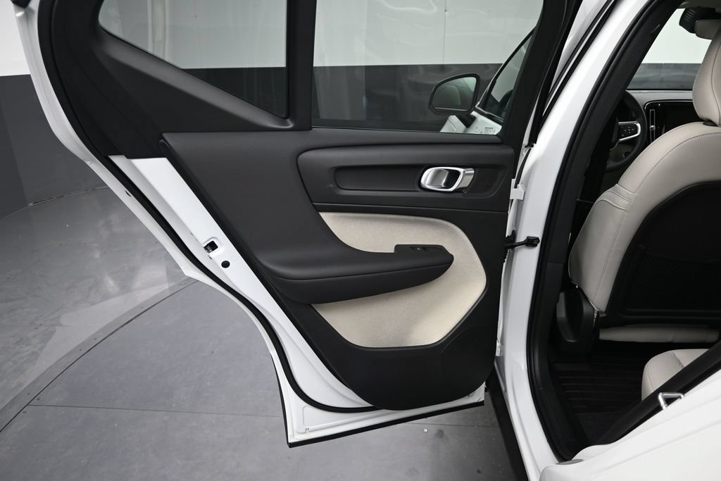 New 2026 Volvo XC40 B5 Ultra w/ Protection Package Premier AWD/4WD image 13