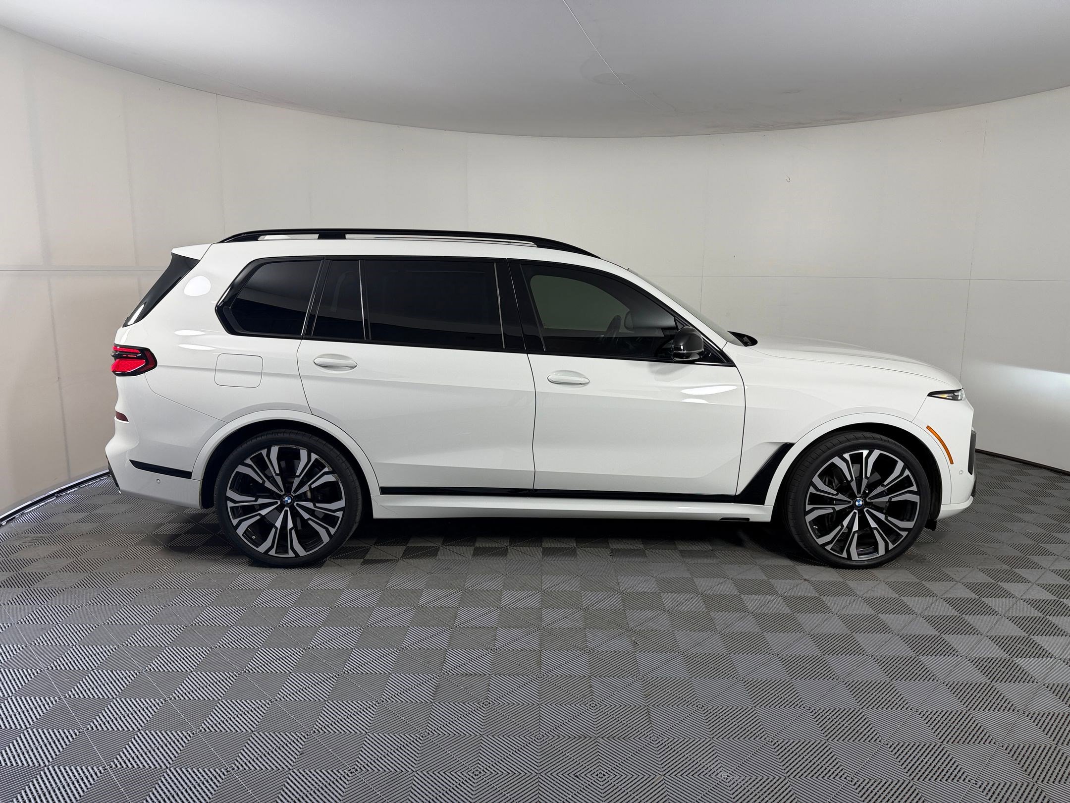 Used 2024 BMW X7 M60i w/ Executive Package AWD/4WD image 8