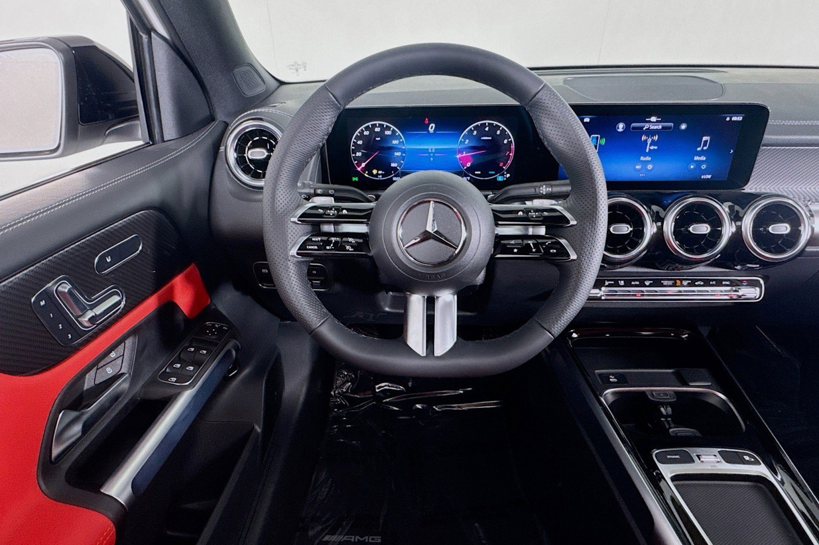 New 2026 Mercedes-Benz GLB 250 image 4