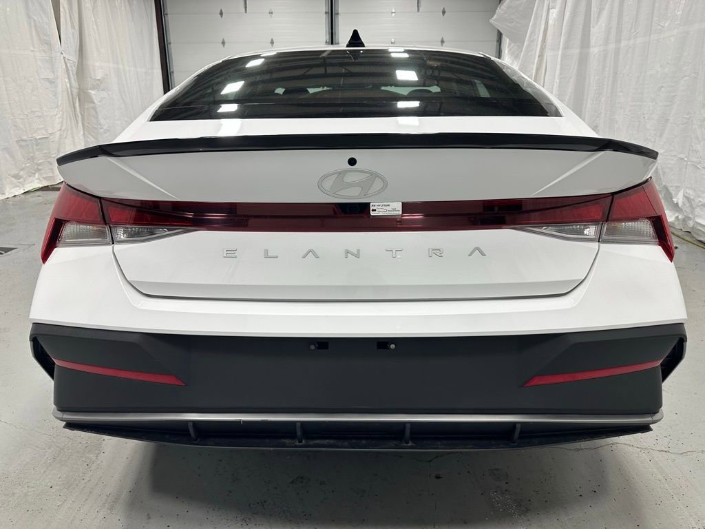 Used 2025 Hyundai Elantra Sport image 5