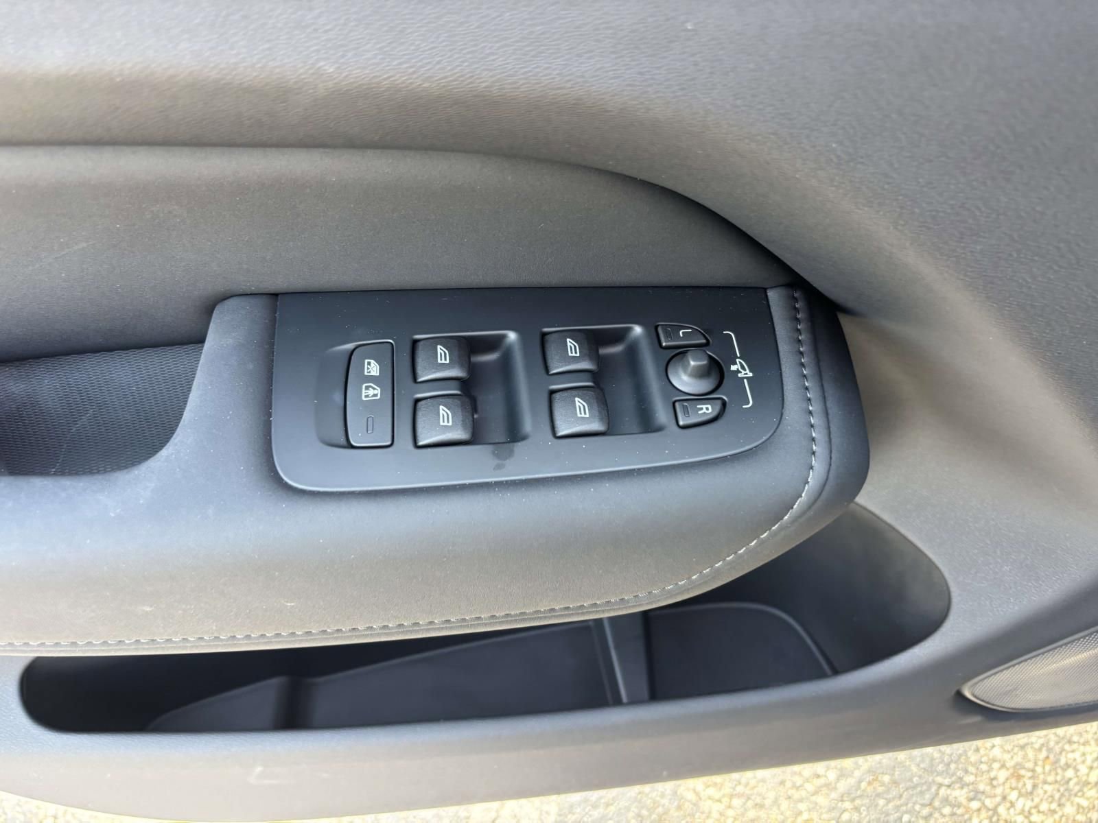 New 2026 Volvo XC60 B5 Plus AWD/4WD image 13