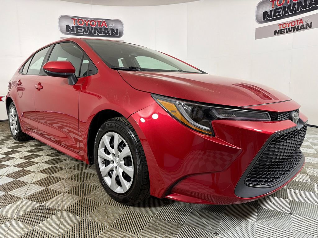 Used 2021 Toyota Corolla LE image 1