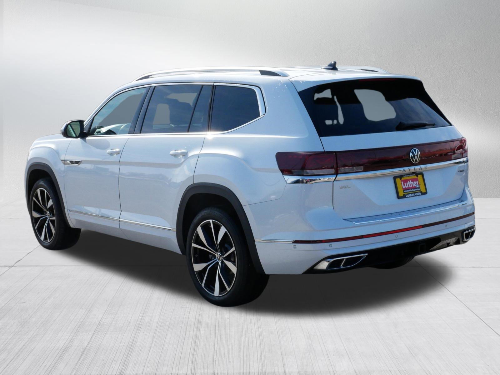 Used 2024 Volkswagen Atlas SEL Premium R-Line image 5