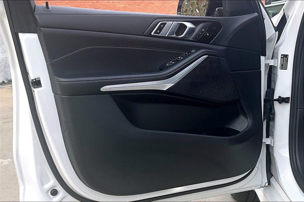 Used 2022 BMW X5 sDrive40i w/ M Sport Package image 24