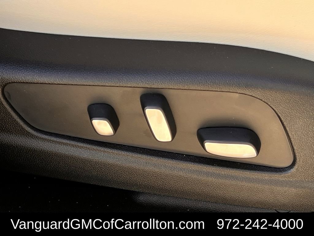 Used 2025 Cadillac XT6 Sport w/ Technology Package image 30