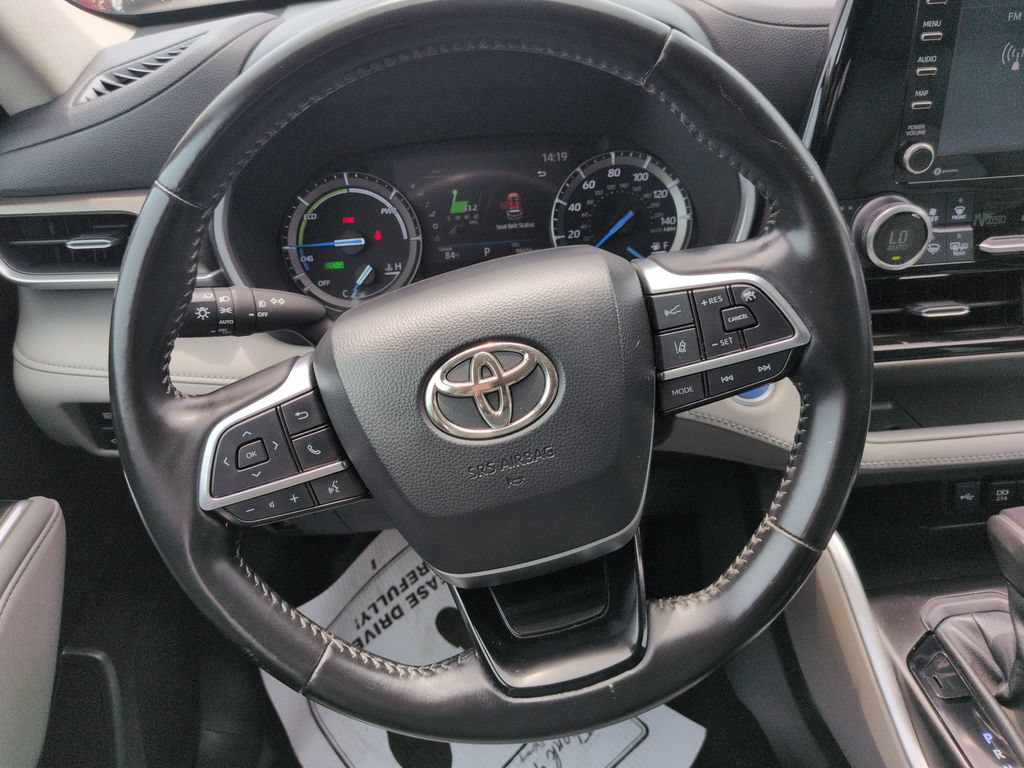 Used 2021 Toyota Highlander XLE AWD/4WD image 14