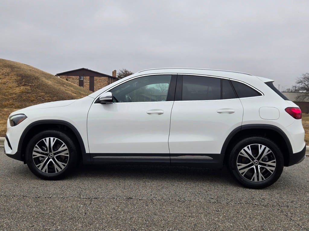 Used 2025 Mercedes-Benz GLA 250 4MATIC image 2