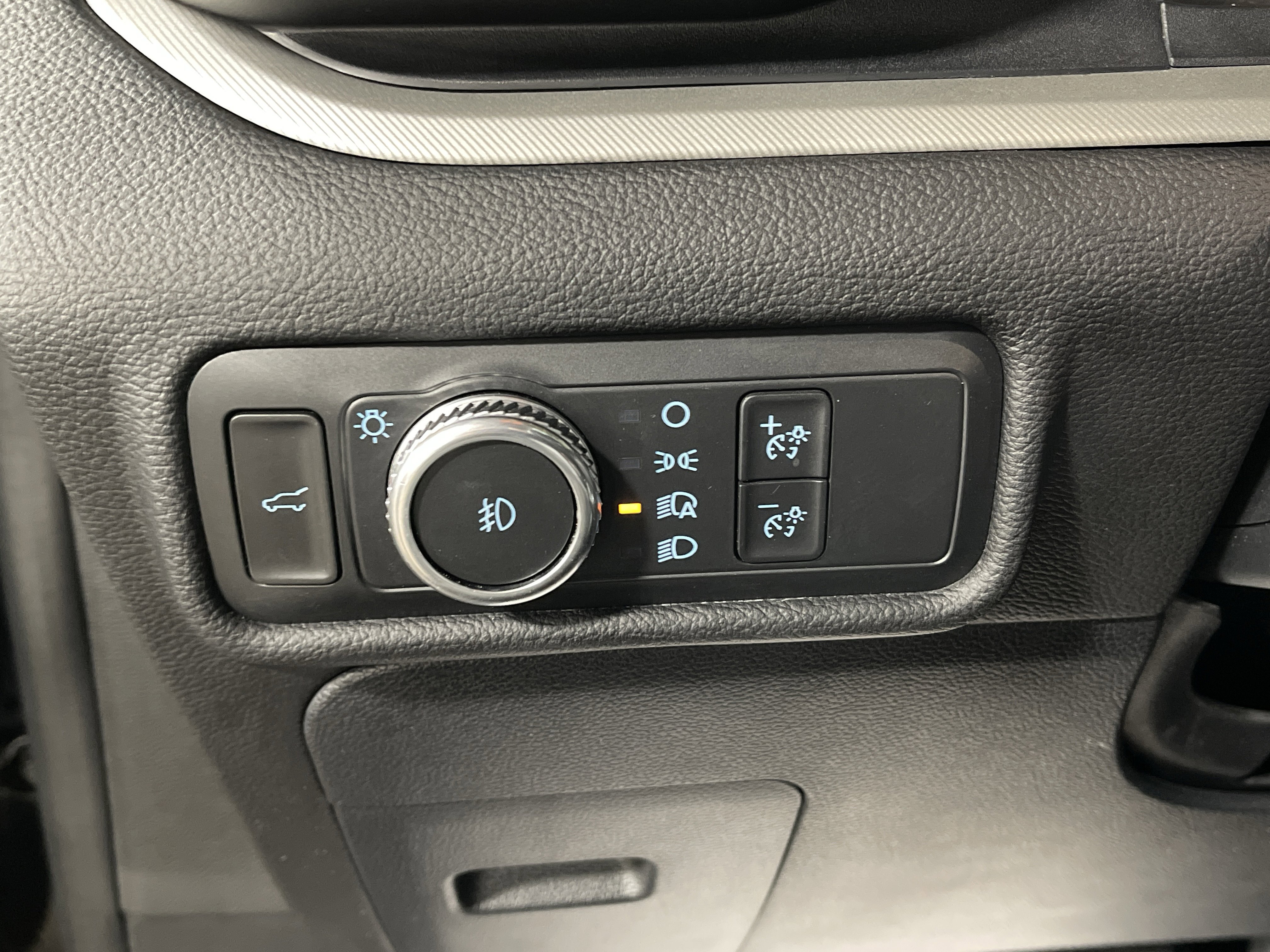 Used 2022 Ford Explorer XLT w/ Equipment Group 202A image 22