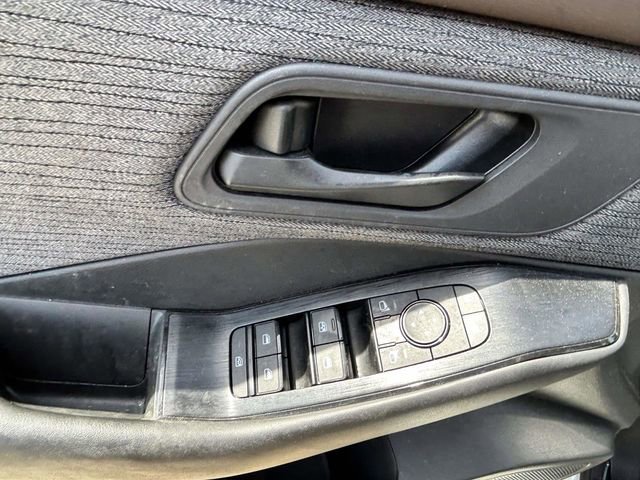 Used 2023 Nissan Rogue S image 13