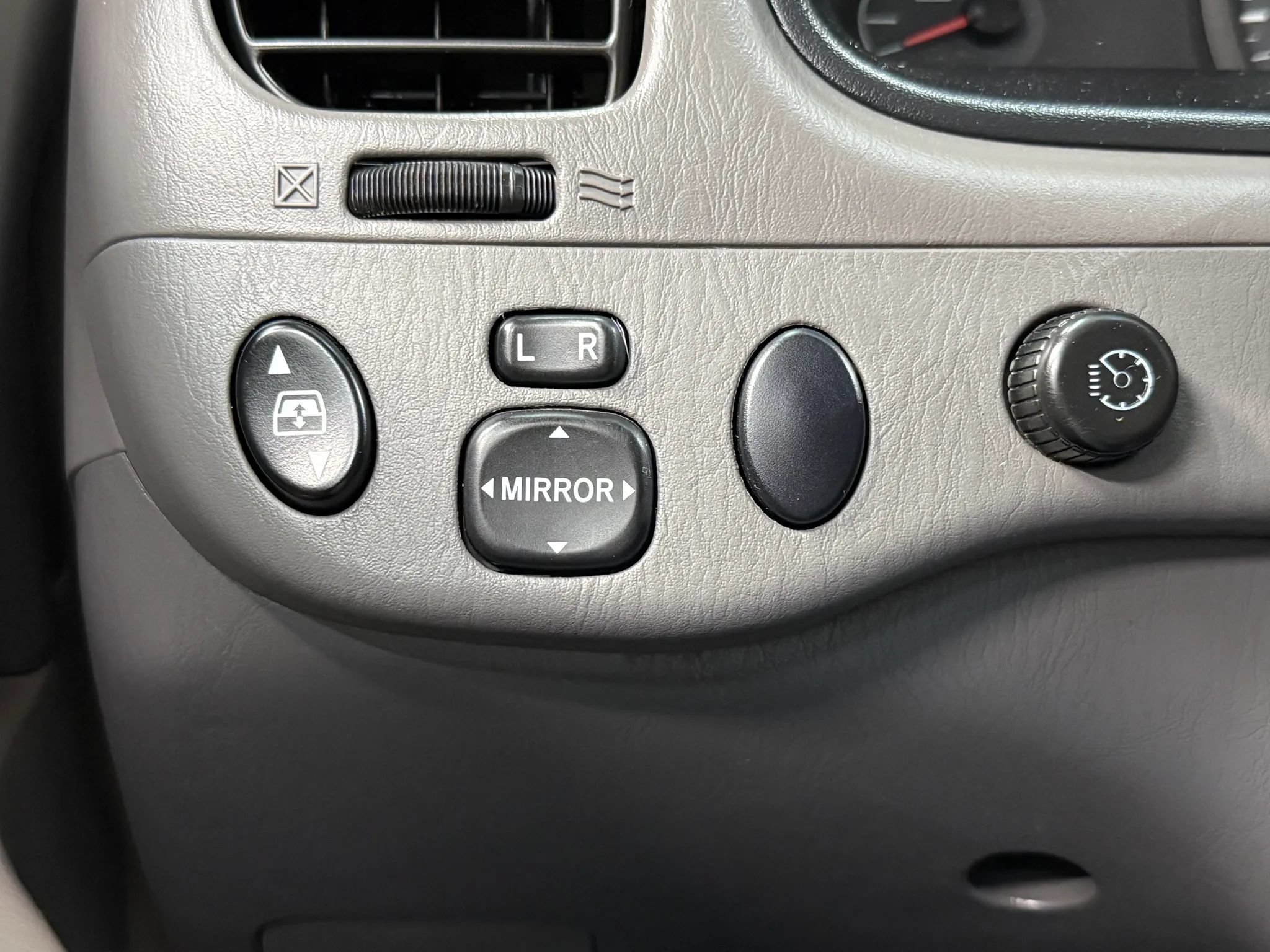 Used 2005 Toyota Tundra Limited AWD/4WD image 24