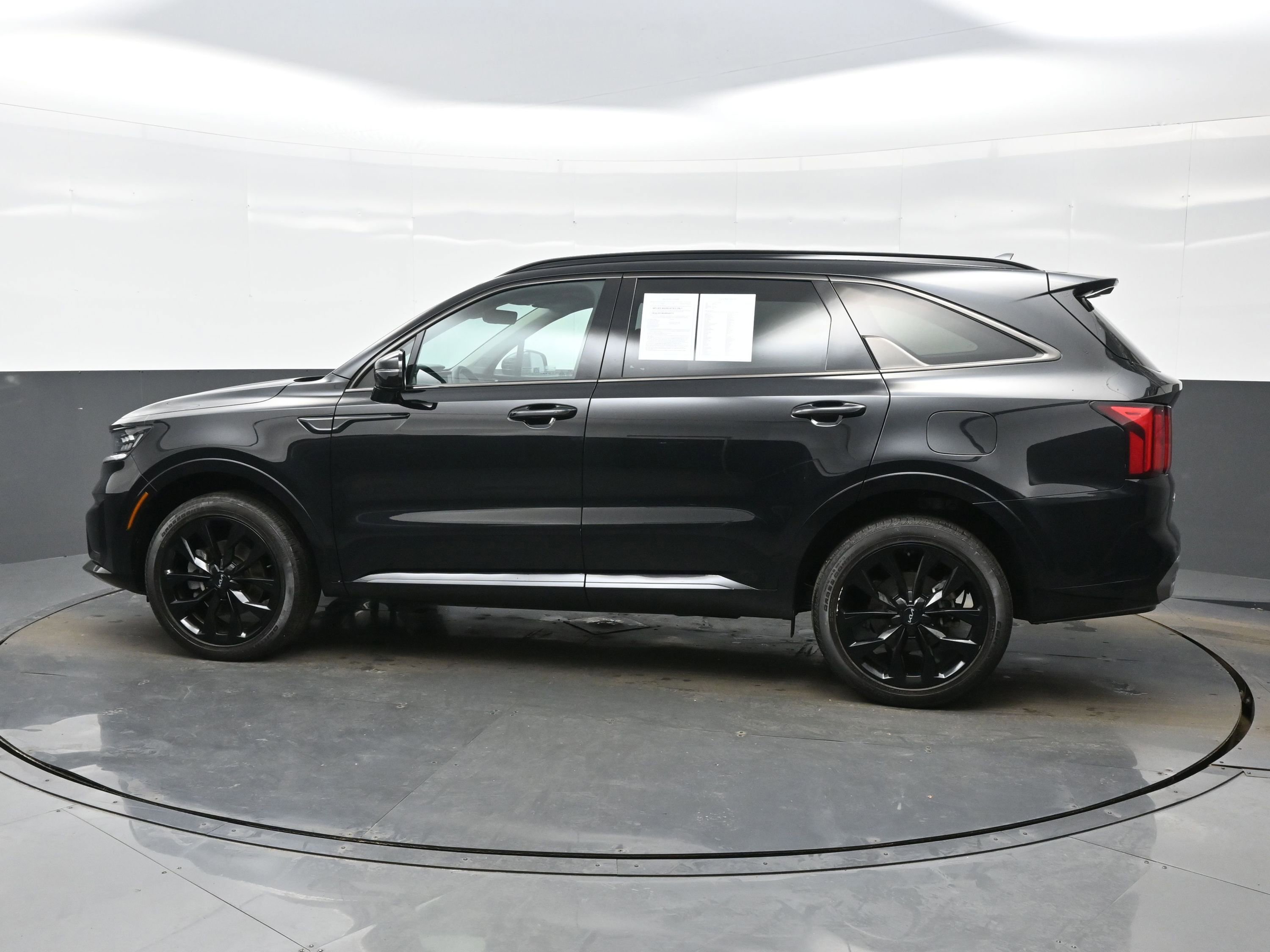 Used 2023 Kia Sorento SX image 3