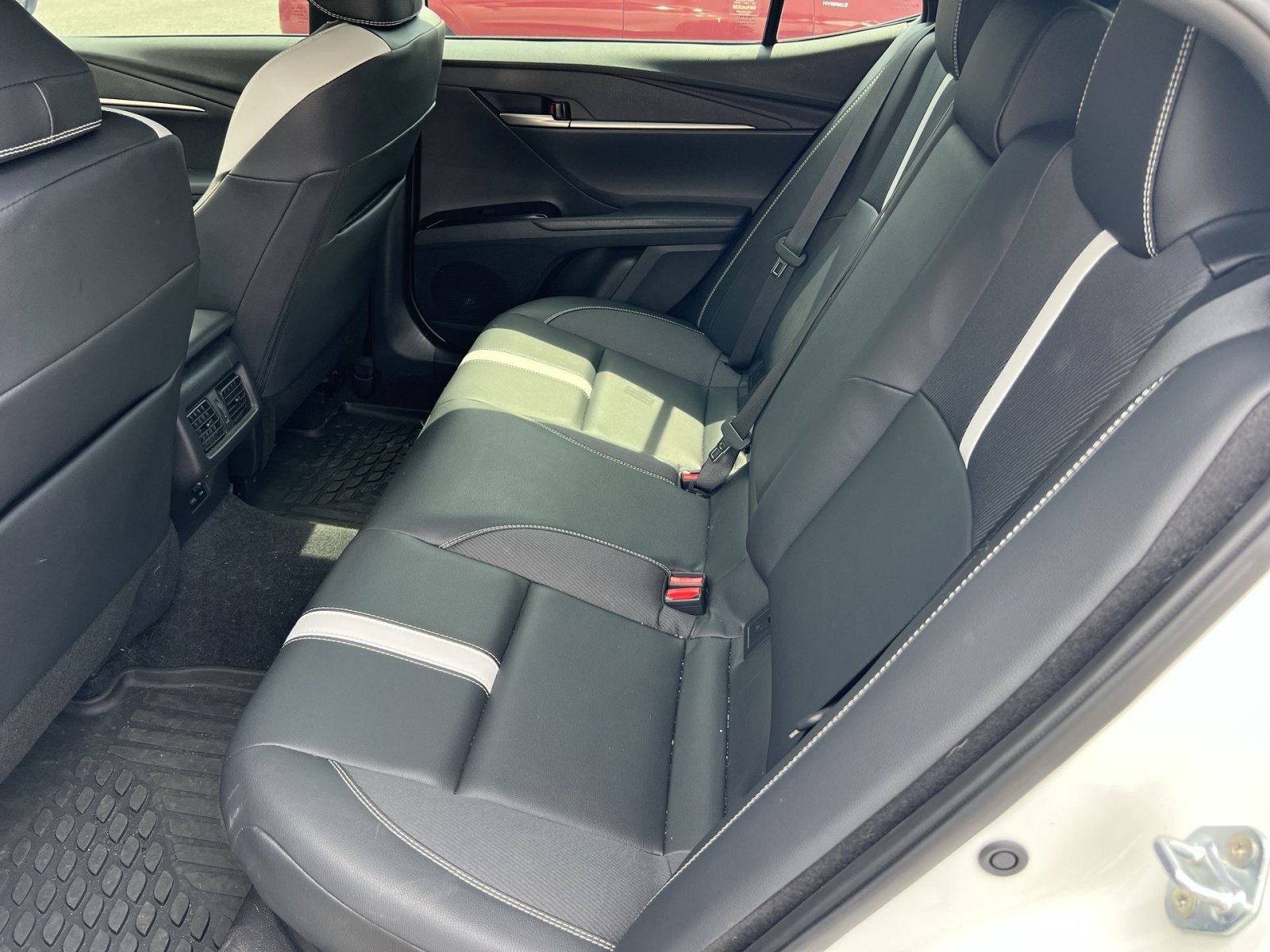 Used 2025 Toyota Camry SE w/ Convenience Package FWD image 21