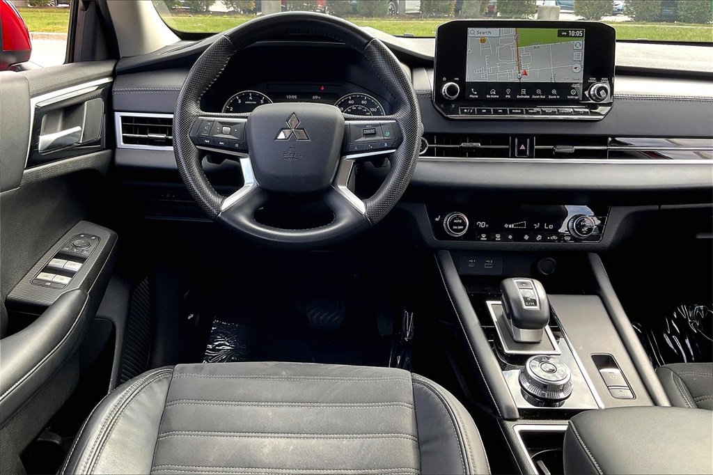 Used 2023 Mitsubishi Outlander SE image 16