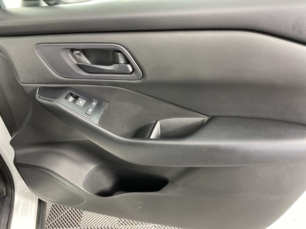 Used 2024 Nissan Rogue S AWD/4WD image 23