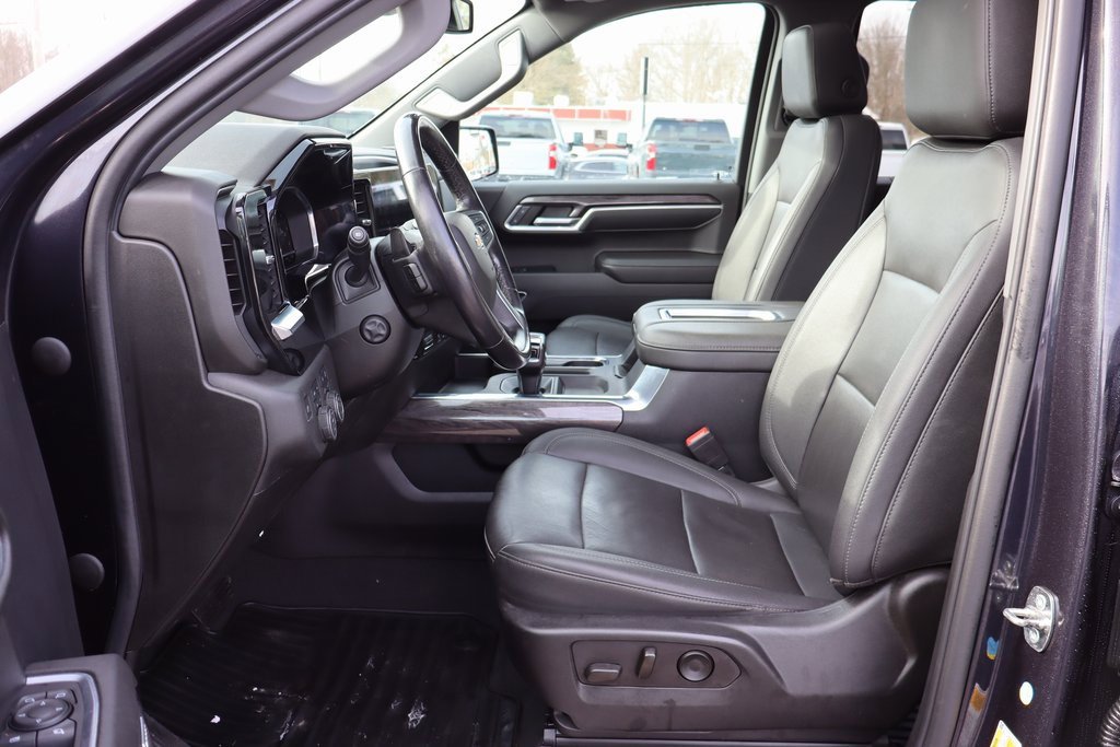 Used 2022 Chevrolet Silverado 1500 LTZ w/ LTZ Convenience Package II image 3