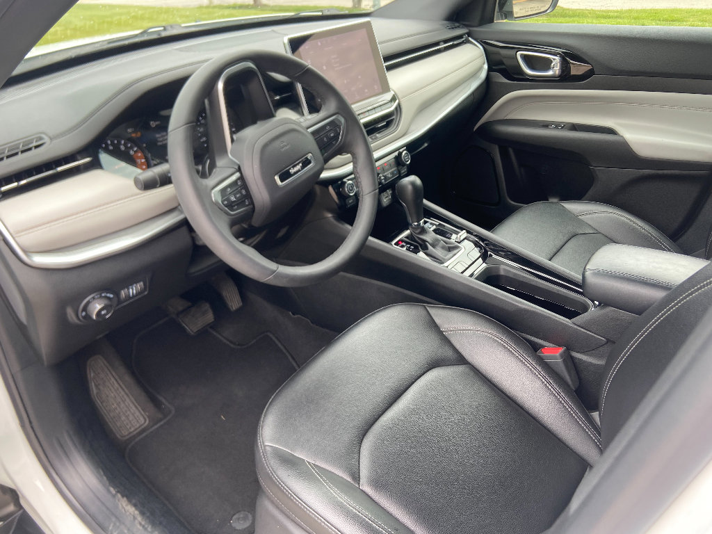 Used 2025 Jeep Compass Limited AWD/4WD image 11