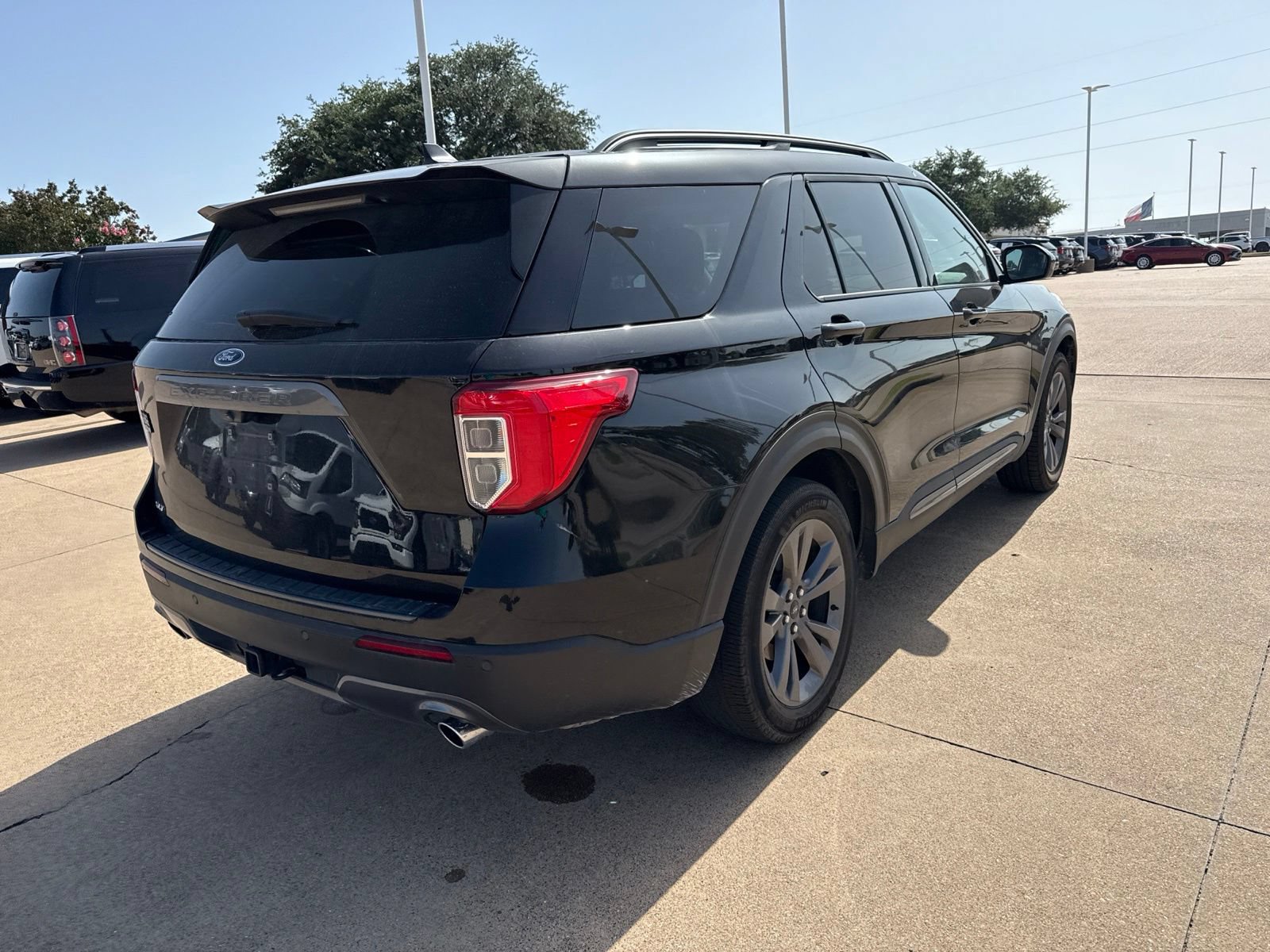 Used 2023 Ford Explorer XLT w/ Equipment Group 202A RWD image 7