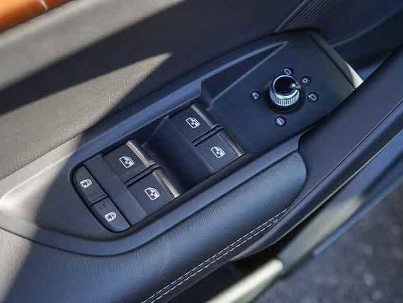 Used 2023 Audi Q5 e Premium Plus w/ Premium Plus Package image 24