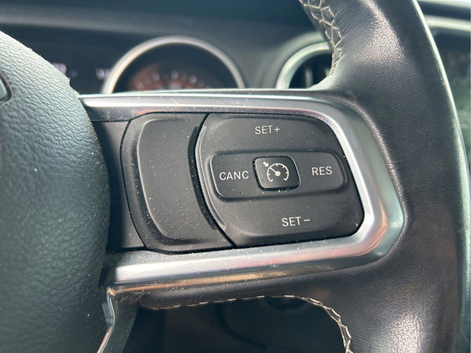 Certified 2020 Jeep Gladiator Overland w/ Popular Equipment Package AWD/4WD image 14