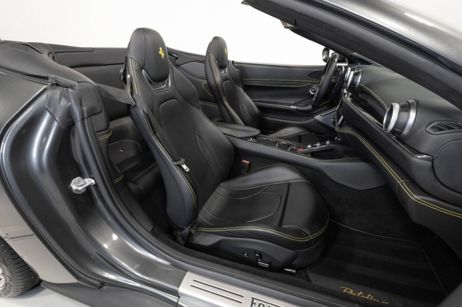 Used 2020 Ferrari Portofino RWD image 55