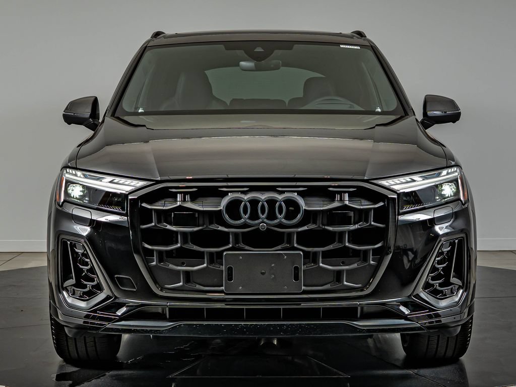 Used 2025 Audi SQ7 Prestige AWD/4WD image 2