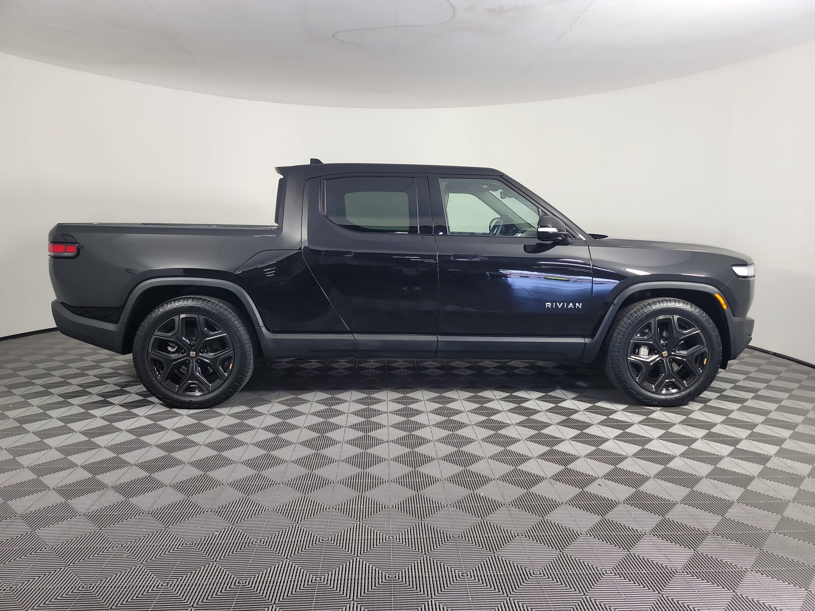 Used 2024 Rivian R1T Adventure Dual AWD/4WD image 6