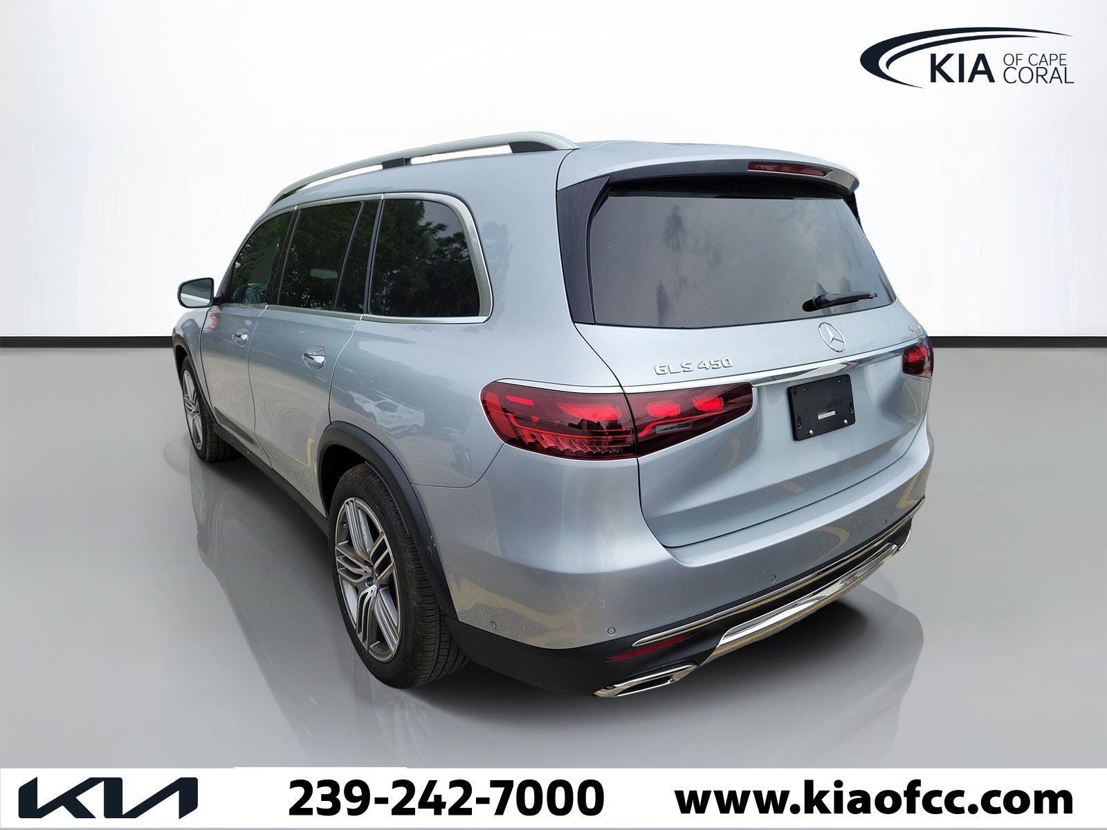 Used 2026 Mercedes-Benz GLS 450 4MATIC image 4