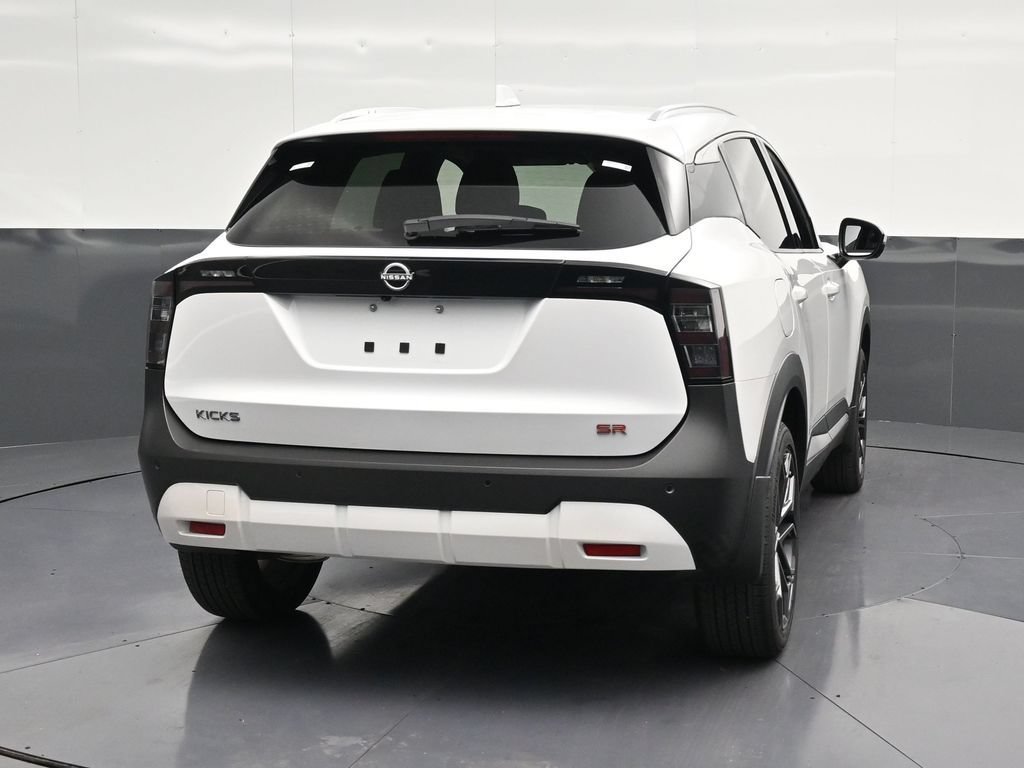 Used 2025 Nissan Kicks SR FWD image 2