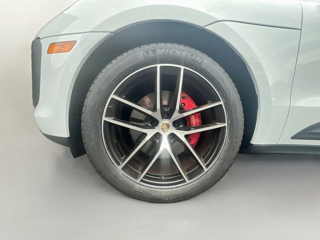 Certified 2023 Porsche Macan S AWD/4WD image 32