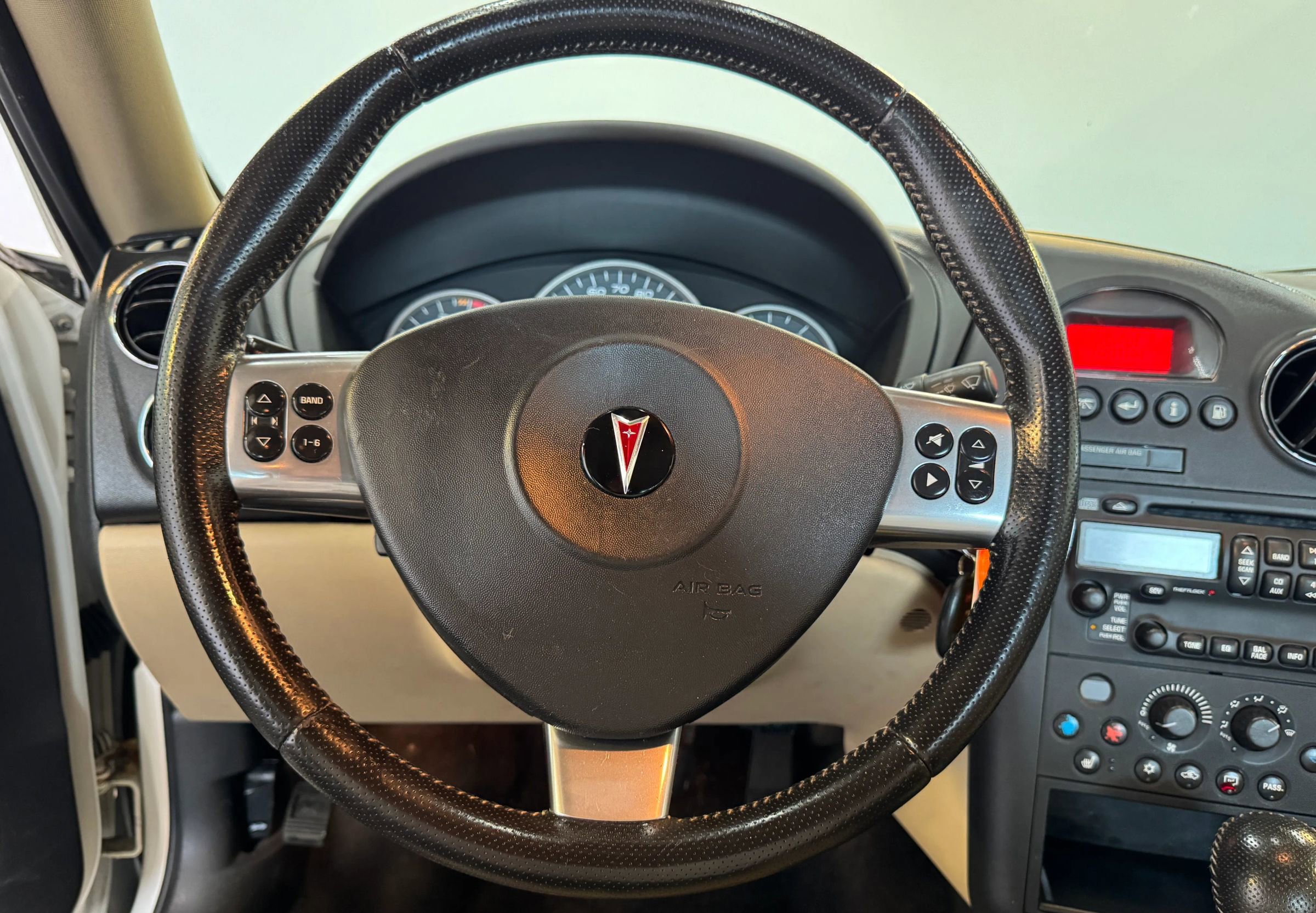 Used 2007 Pontiac Grand Prix GT w/ Premium Package image 16