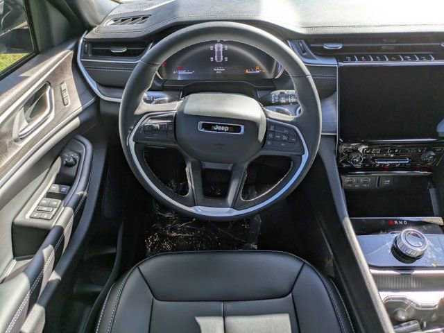 New 2025 Jeep Grand Cherokee Limited w/ Black Appearance Package RWD image 14