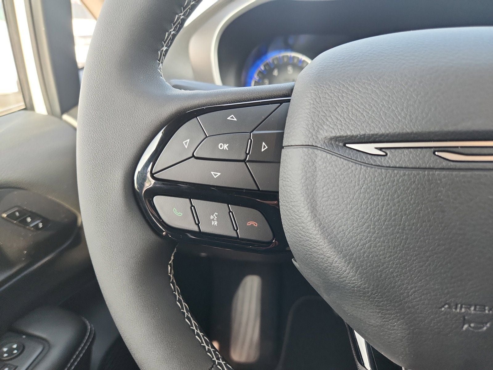 New 2027 Chrysler Pacifica Limited FWD image 15